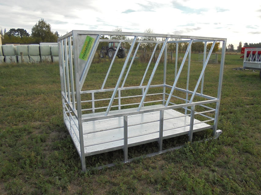 Hay Feeder with Floor