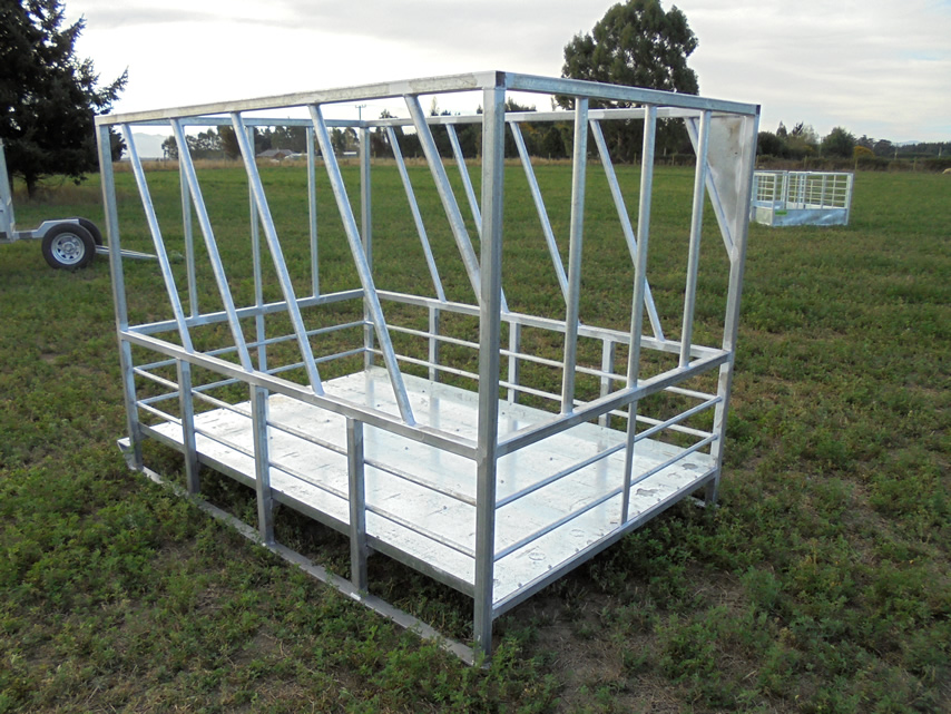 Hay Feeder with Floor